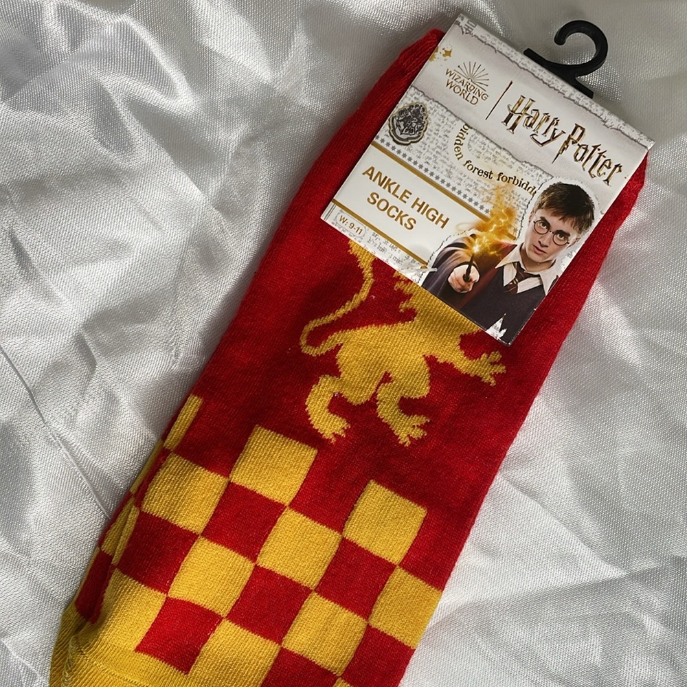 ⚡️HP🎉 11/1/24 NWT⚡️Harry Potter: Gryffindor House ankle high socks⚡️